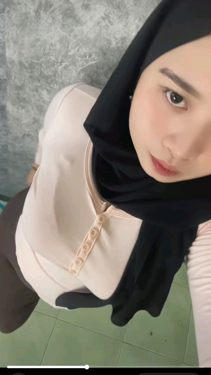 Barat Viral Terbaru 2025 Bibirmu Menarikku Seperti Gravitasi Abg Hijab Indonesia 2025 Viral