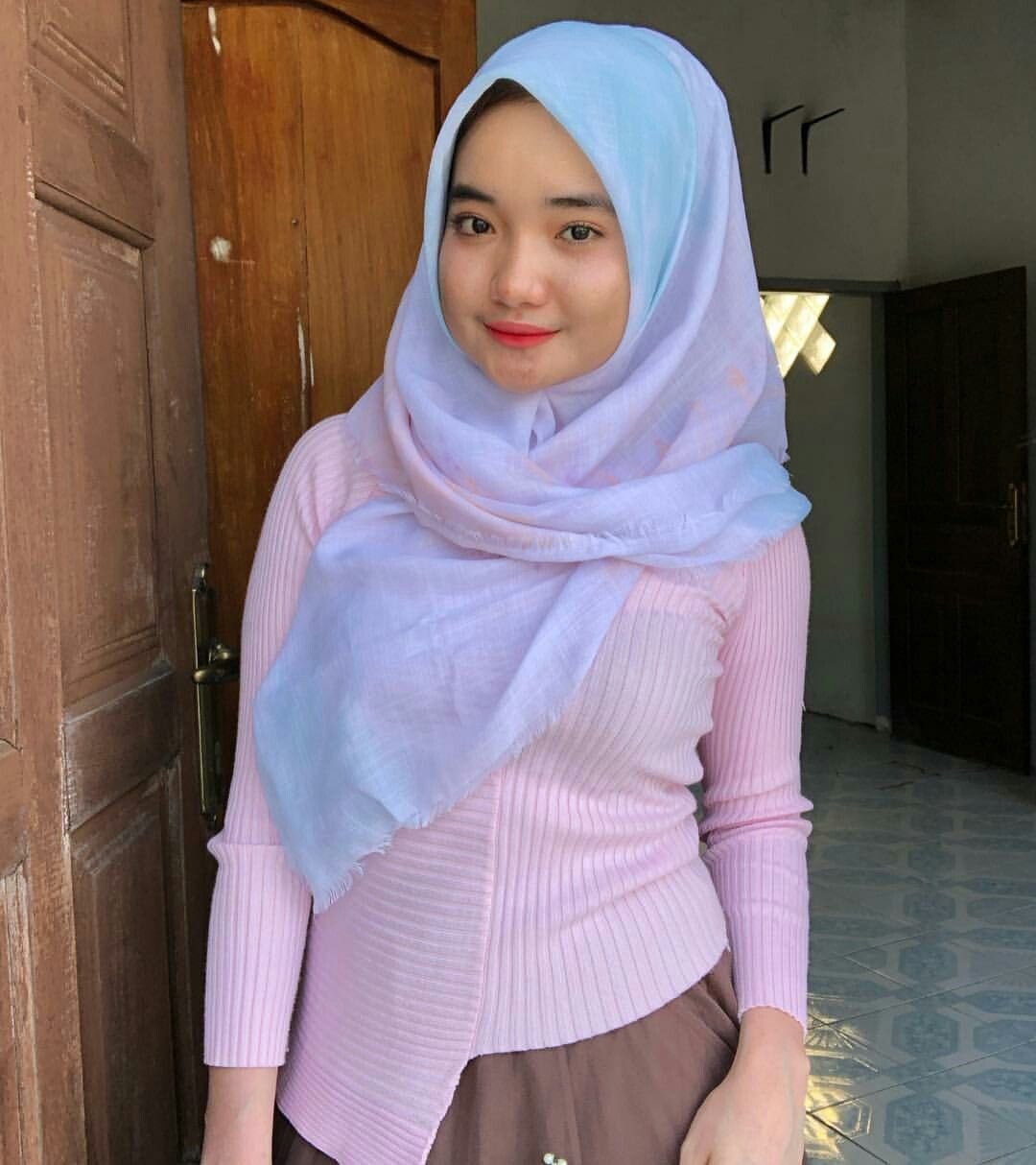 Video Viral Hijab Indo Hug Tightly Without Distance Wiwik Top Global